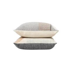 Form & Refine Pyntepuder & Hynder-Aymara Cushion,