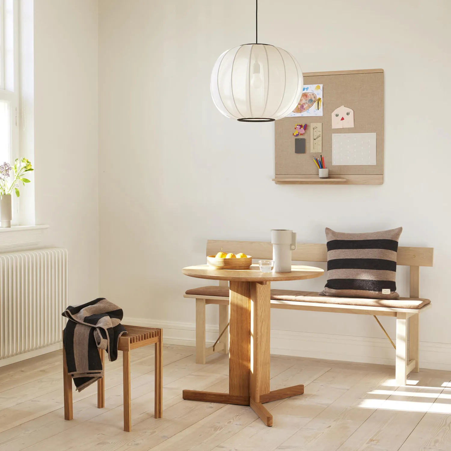 Form & Refine Pyntepuder & Hynder-Aymara Cushion, ribbon