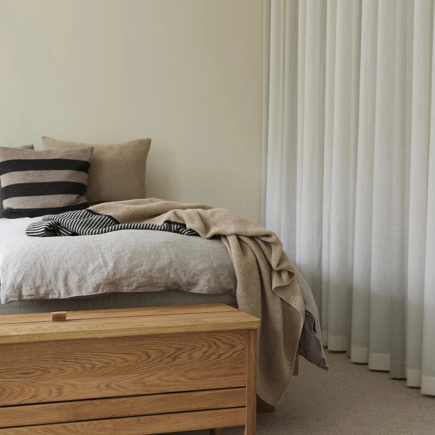 Form & Refine Plaider * Aymara Throw, pattern cream