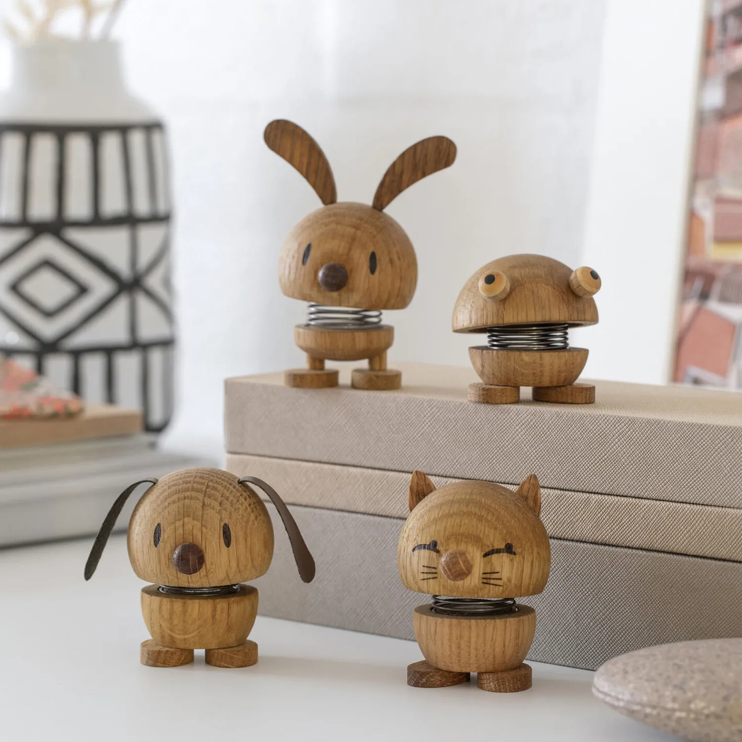 Hoptimist Figurer & Glaskunst * Frog, oak