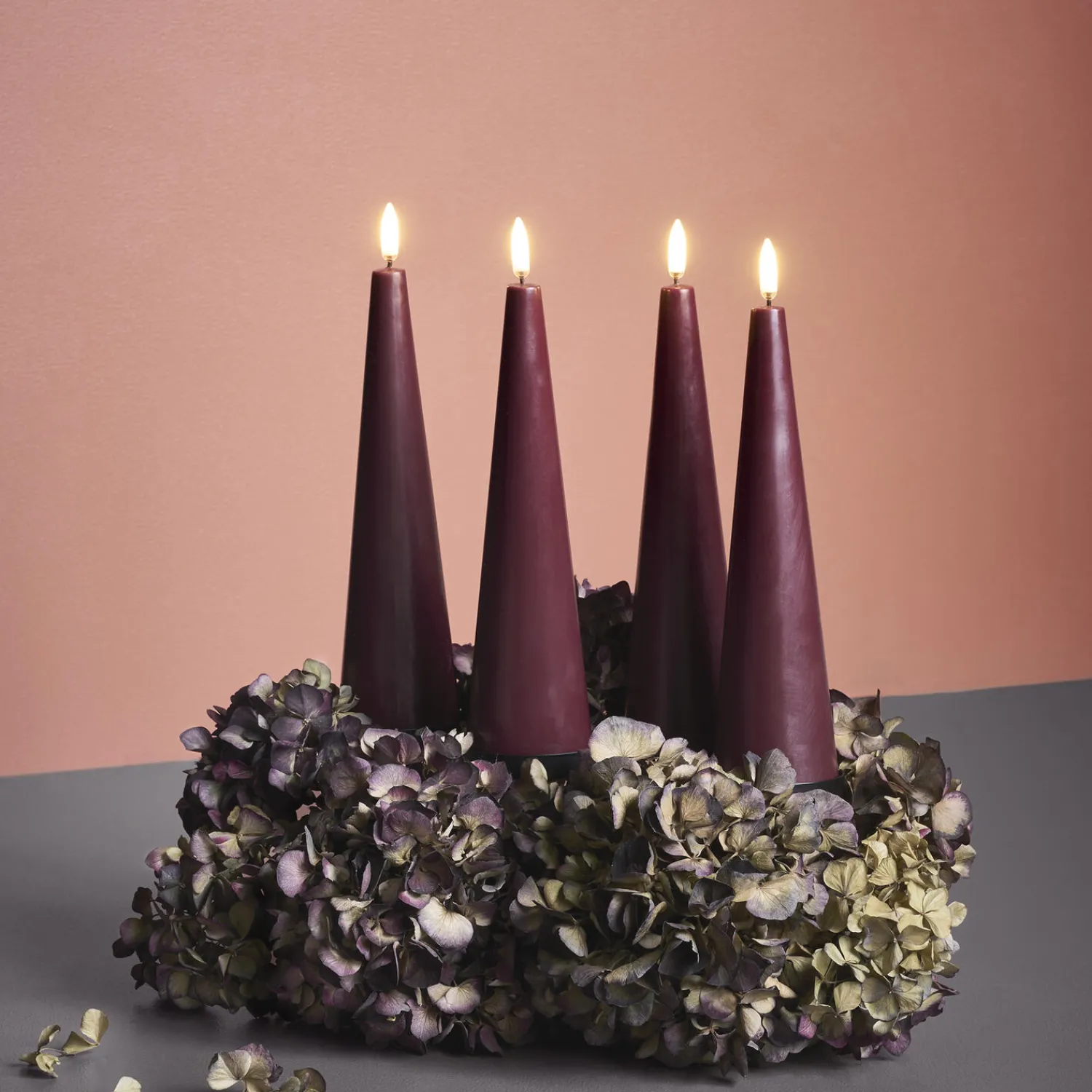 Uyuni Lighting Lys & Duftlys * Giftbox w. spike, remote, LED cone candle 4-pack,