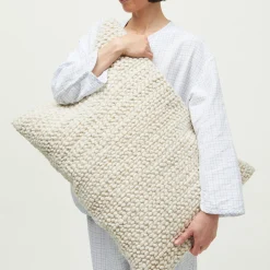 Aiayu Pyntepuder & Hynder * Idras Pillow, pure ecru