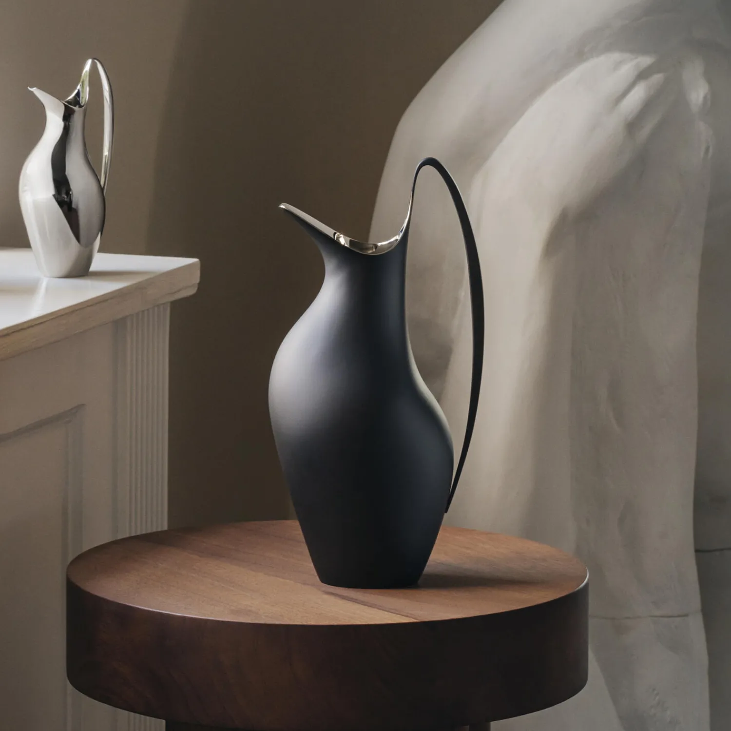 Georg Jensen Kander & Karafler-Koppel kande 1,2 L, midnight black