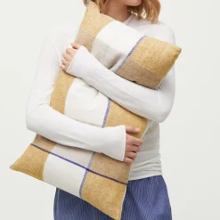 Aiayu Pyntepuder & Hynder-Neci Pillow, mix ocher