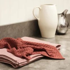 Georg Jensen Damask Køkkentekstiler * NORS karklud, juniper red
