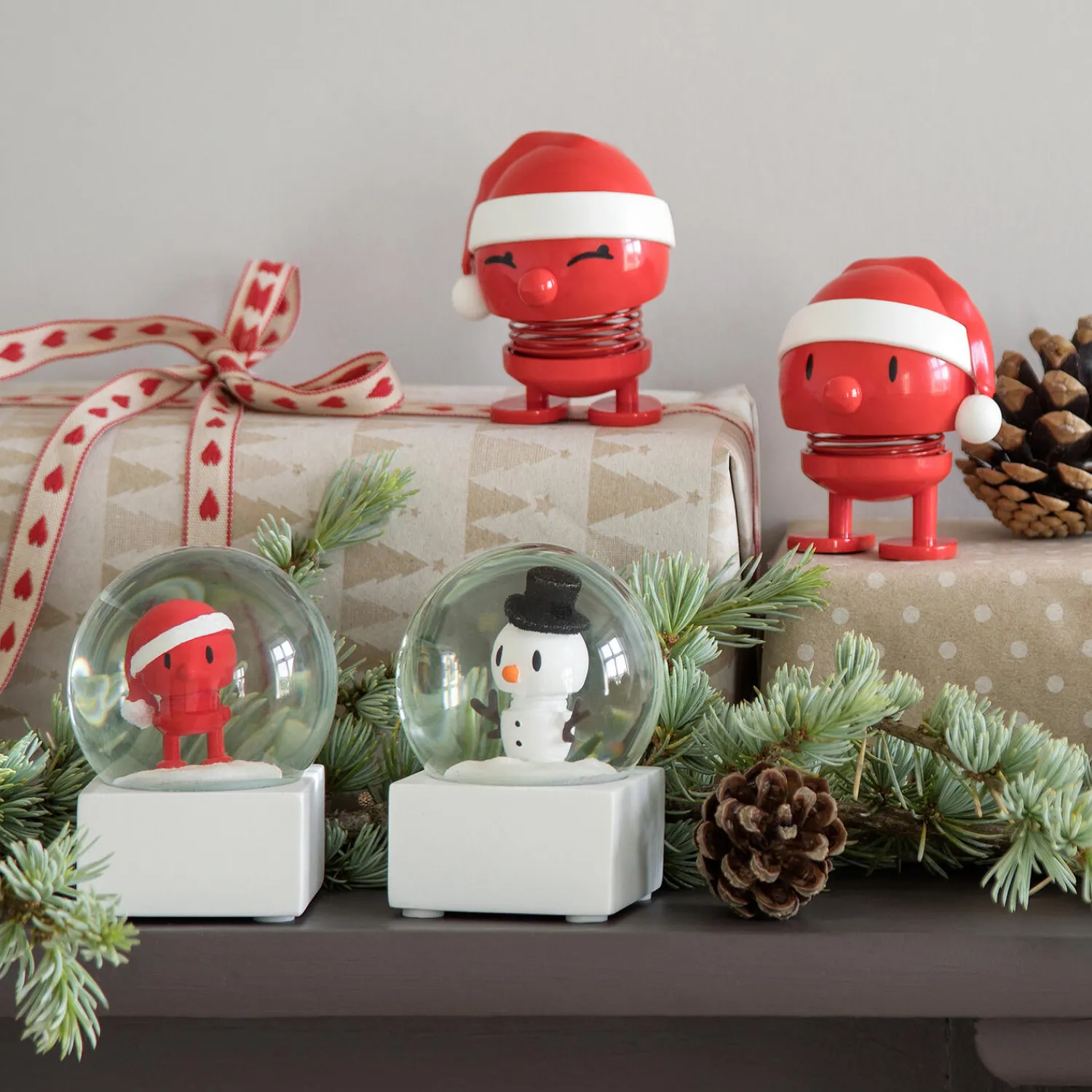 Hoptimist Figurer & Glaskunst * Santa Bimble, red