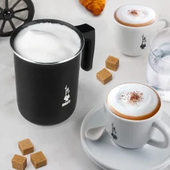 Bialetti Kaffe- & Teudstyr-Tuttocrema manuel mælkeskummer, sort