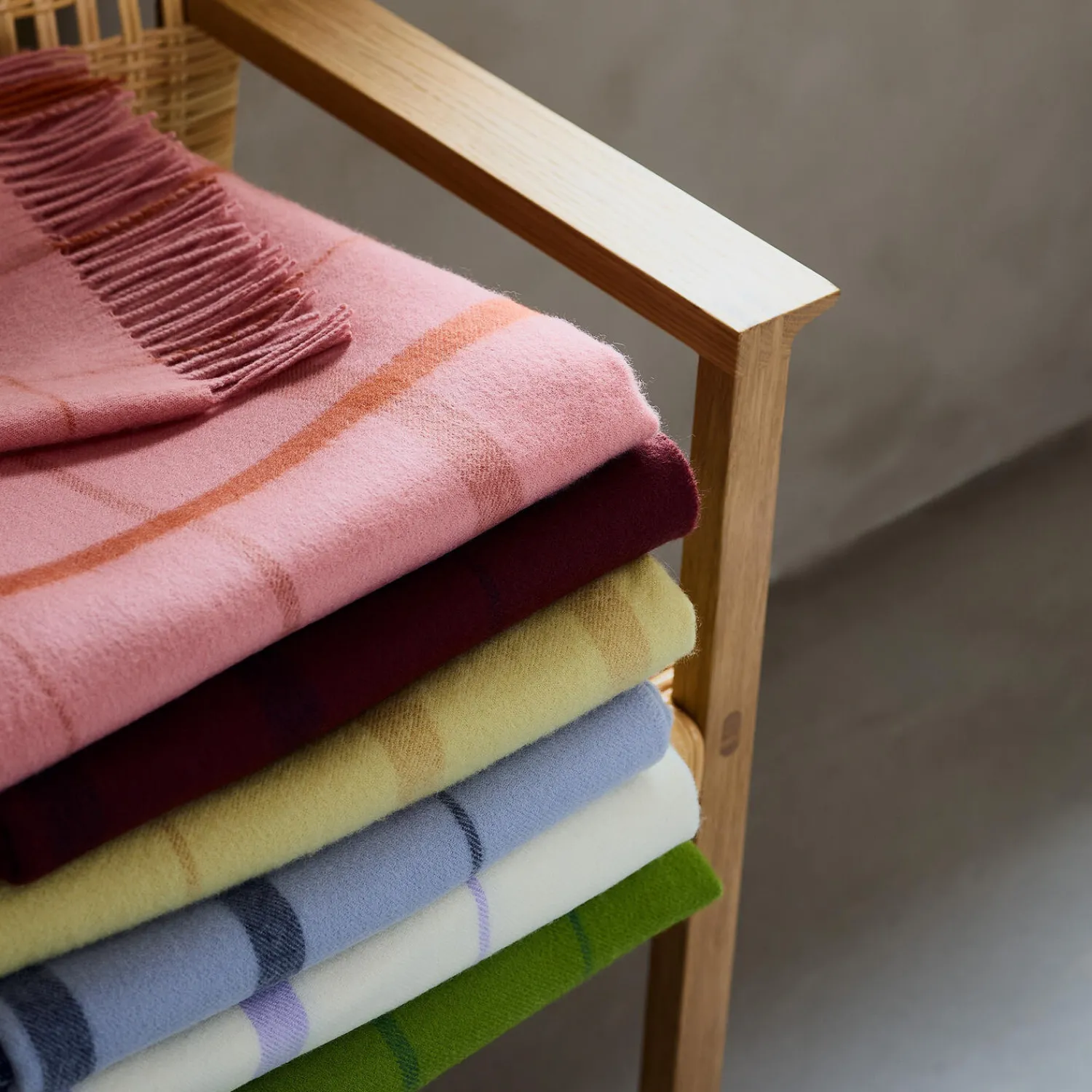 Silkeborg Uldspinderi Plaider * Warp and Weft plaid, 02103 love - coral/amber